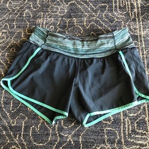 Lululemon run times running shorts size 4 blue